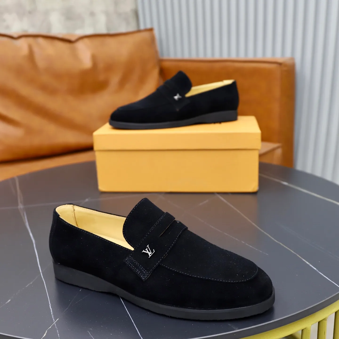 Ex-factory price: 442💰🙅‍♂️🙅‍♂️🙅‍♂️ Brand: LV Louis Vuitton Standard code: 38-44 (45 customized) Grade: Same as the official website Material: Original cow suede material stitching Comfortable and breathable cowhide lining Lightweight wear-resistant foam outsole Style category: Men's fashionable casual shoes Running sports shoes Distinguished luxury brand elements Top luxury color: actual picture color